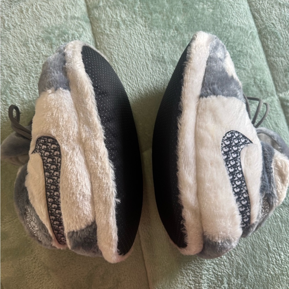Nike Gray and White Loafers - Picture 6 of 8